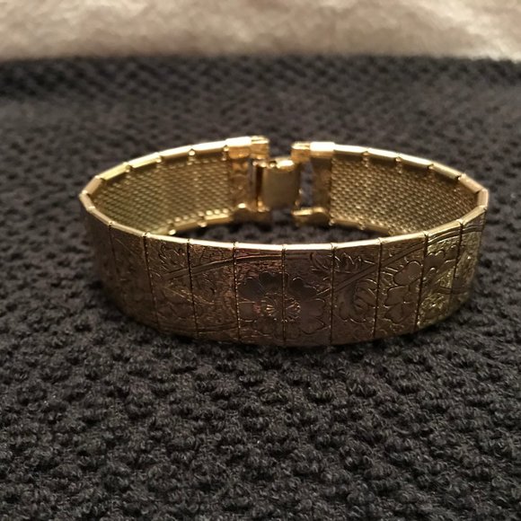 Vintage Victorian Floral Etched Panel Bracelet - Picture 7 of 8